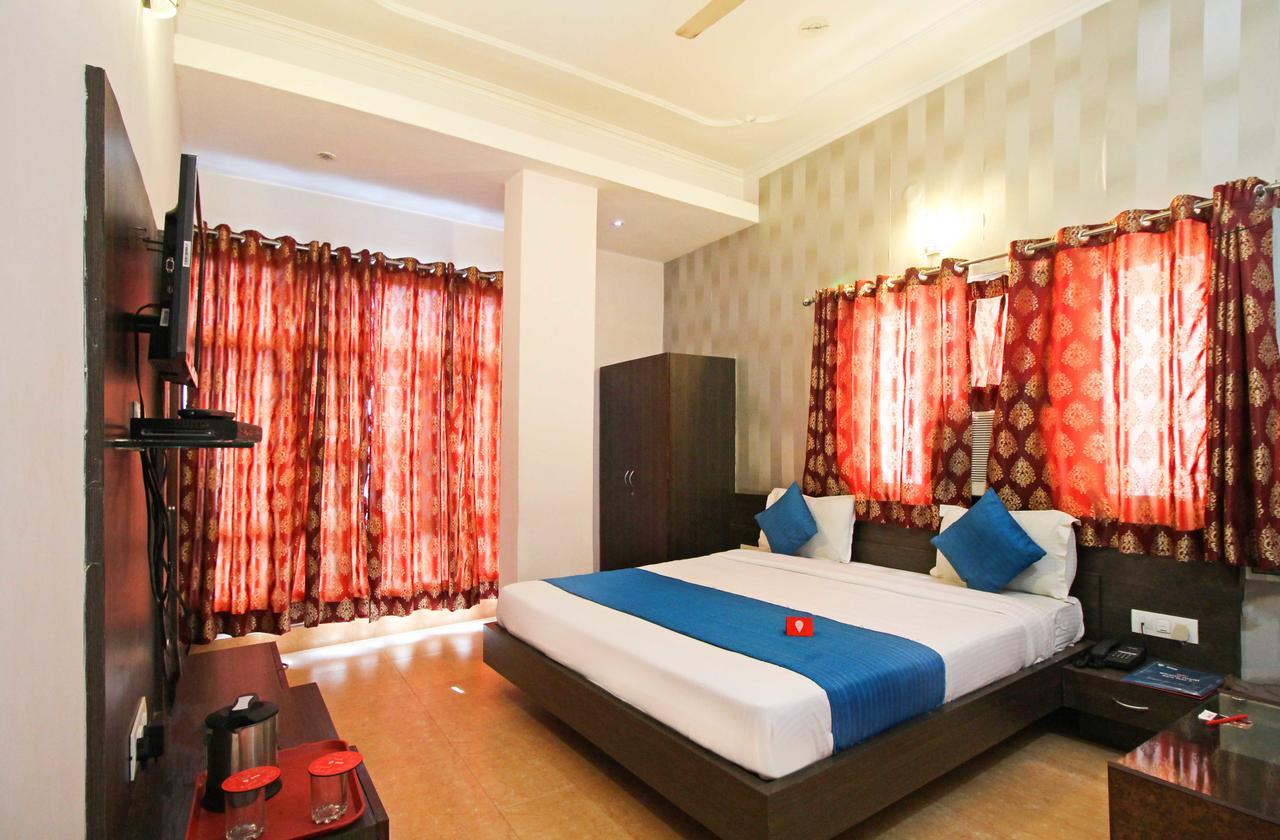 Oyo 4398 Hotel Rajat Grand Varanasi Exterior foto